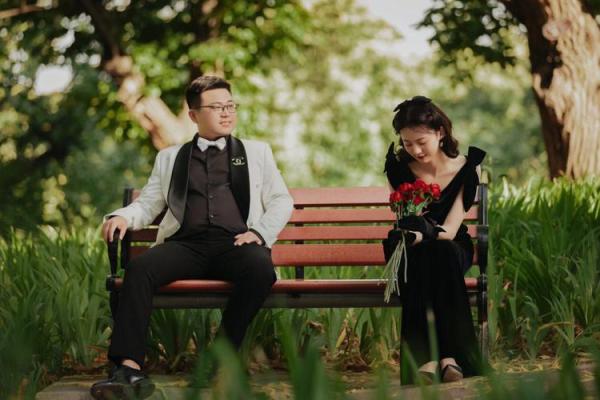 11月结婚选哪天好？求三个最吉利的结婚日期及得把眼睛擦亮了