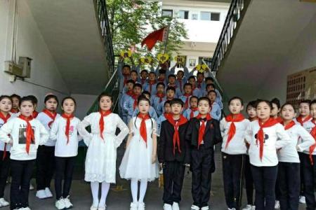 2014年出生的小朋友现在应该上几年级了？