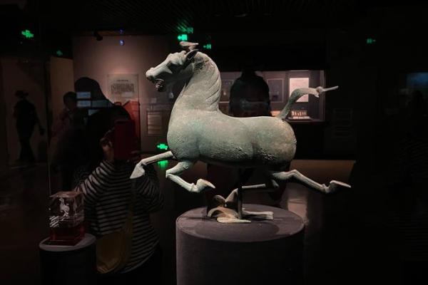 马踏飞燕”打一准确动物生肖 马踏飞燕代表什么生肖动物