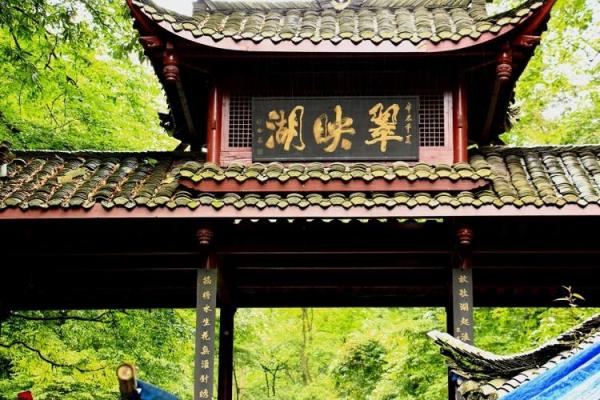 青堂瓦舍打一动物 青堂瓦舍指什么动物