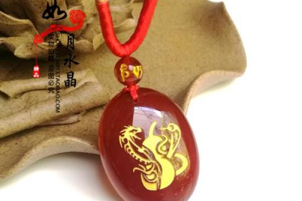 2025年属鸡的幸运色是什么适合佩戴哪种水晶或宝石